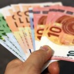 Știri de Ultimă Oră: Dobânzile pe termen lung revin la valorile anterioare ale alegerilor, în timp ce titlurile pe termen scurt înregistrează scăderi semnificative. Leul câștigă teren în fața euro. 2 ultima ora dobanzile statului pe termen lung revin la niveluri anterioare alegerilor cu scaderi mai ample la titlurile pe termen scurt leul se intareste fata de euro 682ae243cdbfa