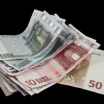 ALERTA FINANCIARĂ: Obligațiunile românești în euro ajung la categorii de risc, pe fondul instabilității politice; alegerile amplifică provocările pentru leu și pentru titlurile de stat locale - Bloomberg 2 ultima ora obligatiunile in euro ale romaniei se tranzactioneaza deja la niveluri junk dupa luni de incertitudini politice alegerile aduc noi riscuri pentru leu si pentru obligatiunile emise pe piat 6825bd38e87c3