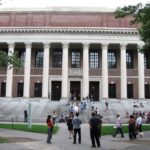 Breaking News: Trump anulează privilegiul Universității Harvard de a accepta studenți internaționali 2 ultima ora trump retrage universitatii harvard dreptul de a primi studenti straini 682fe8b17552f
