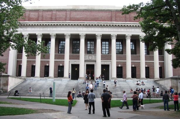 ultima ora trump retrage universitatii harvard dreptul de a primi studenti straini 682fe8b17552f