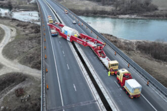 ultimul transport agabaritic pentru termocentrala mintia de 753 de tone intra in tara sambata ce traseu va parcurge 68274f41bd757