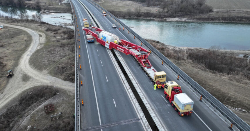 Ultimul convoi impresionant de 753 de tone pentru Termocentrala Mintia sosește sâmbătă. Ce drum va urma? 1 ultimul transport agabaritic pentru termocentrala mintia de 753 de tone intra in tara sambata ce traseu va parcurge 68274f41bd757