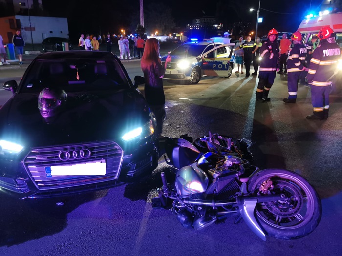 Accident spectaculos între o mașină și o motocicletă în inima Capitalei Dobrogene, Constanța! 1 un autoturism si o motocicleta s au ciocnit in zona capitol din constanta 681e62a1e5a73