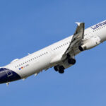 Zborul fără conducere: Lufthansa a experimentat o situație incredibilă când căpitanul a fost prins afară din cabină, iar copilotul a cedat. Detalii din raportul oficial. 3 un avion lufthansa a zburat fara pilot dupa ce comandatul a fost blocat in afara cockpitului iar copilotul a lesinat raport oficial 682af90f93a92