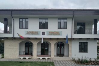 un barbat din constanta trimis in judecata pentru ca ar fi distrus doua masini ale primariei techirghiol magistratii valideaza dosarul 68259bd990fd1