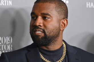 un cantec al lui kanye west in care este glorificat hitler ascultat de milioane de ori pe platforma x a lui elon musk 682d975992029