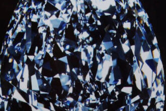 un diamant albastru extrem de rar a fost vandut la licitatie pentru 215 milioane de dolari 6824a0c9439d2