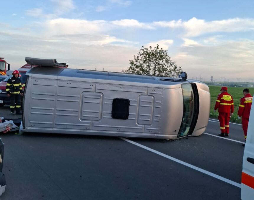 Accident spectaculos pe DN 2A: Un microbuz s-a răsturnat la ieșirea din Stupina către Crucea 1 un microbuz s a rasturnat pe dn 2a la iesire din stupina spre crucea 681aeee052b02