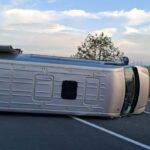 Microbuz reinventat ca rulotă s-a răsturnat pe DN2A: Doi cetățeni ucraineni implicați în incident 3 un microbuz transformat in rulota s a rasturnat pe dn2a doi ucraineni au fost implicati in accident 681b139946202