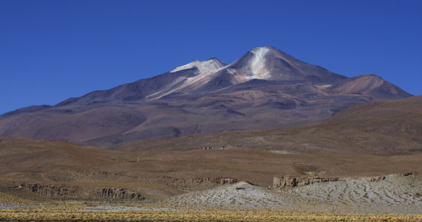Un „vulcan dormitor” cu o istorie de 250.000 de ani dă semne neobișnuite. Oare se pregătește să revină la viață? 1 un vulcan zombi care nu a mai erupt de 250 000 de ani are o activitate ciudata cercetatorii se intreaba daca s ar putea trezi 68286b0deb9bd