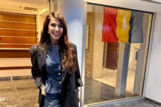 unde a votat ilinca vandici imbracata modern si incaltata cu pantofi de 1 000 de euro vedeta a spus nu conteaza unde te afli in lume vocea ta conteaza 6815f59f9eaba