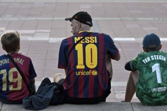 urmasul lui messi la barcelona la cine va ajunge tricoul cu numarul 10 din vara 682c1b68efbef