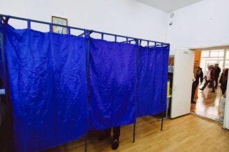 urnele s au inchis cea mai mare prezenta la vot in turul al ii lea din ultimii 25 de ani 682a246ac484b