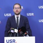 USR îi solicită lui Nicușor Dan reducerea ajutoarelor sociale. Fritz: „Statul are nevoie de o dietă!” 3 usr i a spus lui nicusor dan ca vrea taierea ajutoarelor sociale fritz statul este prea gras trebuie pus la regim video 6839c89871ccd
