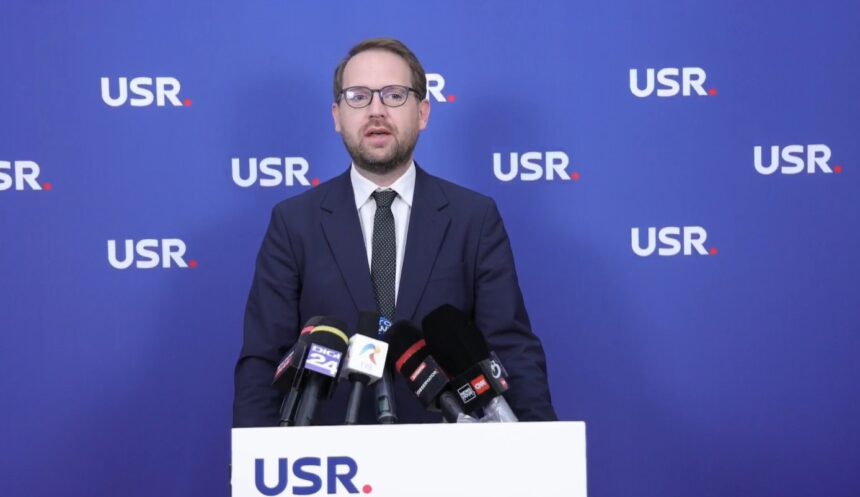 USR îi solicită lui Nicușor Dan reducerea ajutoarelor sociale. Fritz: „Statul are nevoie de o dietă!” 1 usr i a spus lui nicusor dan ca vrea taierea ajutoarelor sociale fritz statul este prea gras trebuie pus la regim video 6839c89871ccd