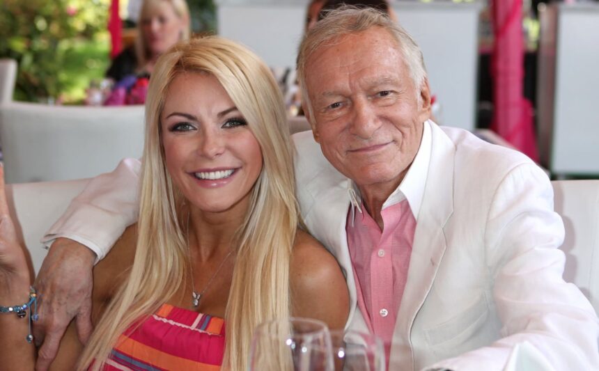 După opt ani de la plecarea lui, văduva lui Hefner își găsește din nou dragostea: cine este bărbatul care i-a cerut mâna lui Crystal? 1 vaduva fondatorului playboy a fost ceruta in casatorie la 8 ani de la decesul lui cine e viitorul sot al lui crystal hefner 6815e2e49cc52