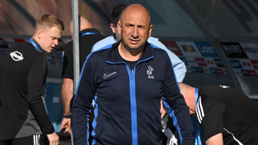 Vasile Miriuță își îndeamnă echipa să se pregătească înainte de crucialul meci de baraj pentru SuperLigă: "Sunt multe păreri, dar eu știu ce am văzut!" 1 vasile miriuta isi atentioneaza jucatorii inaintea barajului pentru mentinere promovare in superliga multa lume spune asta dar nu i am vazut 6830b25a88bc8