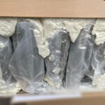 Captură impresionantă: 10 kilograme de droguri ascunse în poliuretan, interceptate de poliție – marfa a fost livrată din Spania! 3 video 10 kilograme de droguri ambalate in poliuretan depistate de politisti marfa adusa de curier direct din spania 68262d090ba7b