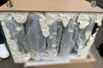 video 10 kilograme de droguri ambalate in poliuretan depistate de politisti marfa adusa de curier direct din spania 68262d090ba7b