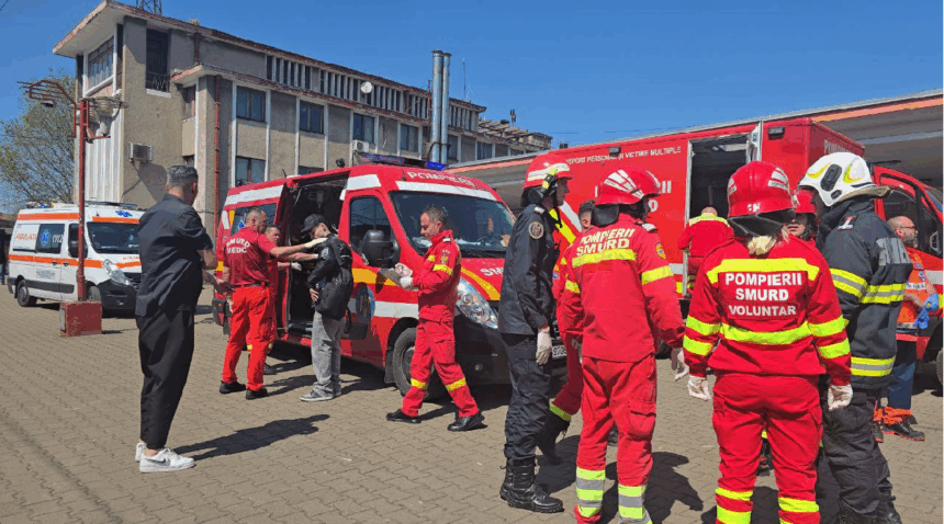Un moment devastator: Relatările pasagerilor din trenul accidentat în Gara Constanța. Scaune distruse, geamuri shatter, oameni afectați 1 video a fost ca o explozie marturiile pasagerilor din trenul implicat in accidentul din gara constanta scaune rupte geamuri sparte oameni raniti 68176bbf46cfb