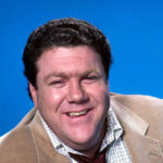 Actorul George Wendt, celebru pentru interpretarea lui Norm din serialul „Cheers”, a decedat la 76 de ani 2 video actorul george wendt cunoscut mai ales pentru rolul lui norm din serialul cheers a murit la varsta de 76 de ani 6830c6bc75c1a