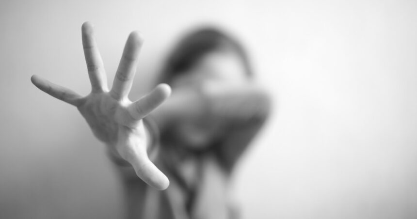 O tânără din Bihor, ținută captivă și forțată să se prostitueze timp de șase săptămâni. Doi suspecti au fost prinsi! 1 video adolescenta din bihor sechestrata si obligata sa se prostitueze timp de sase saptamani doi suspecti arestati 682d795f4a368