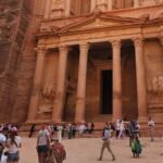 Aproape 1.800 de vizitatori au fost salvați din orașul istoric Petra, în urma inundațiilor devastatoare. 2 video aproximativ 1 800 de turisti evacuati din orasul antic petra dupa ce zona a fost lovita de inundatii 681850ca2dd31