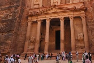 video aproximativ 1 800 de turisti evacuati din orasul antic petra dupa ce zona a fost lovita de inundatii 681850ca2dd31