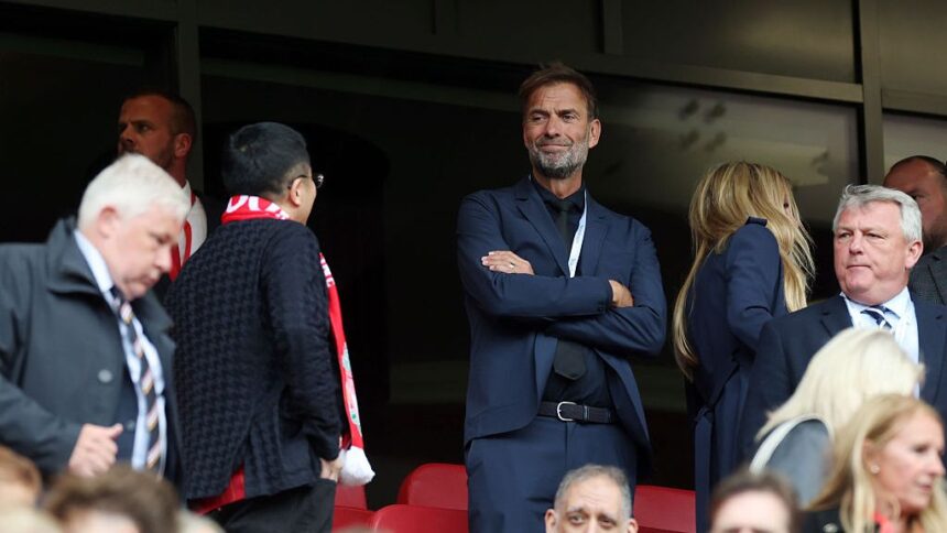 Arne Slot își amintește de Jurgen Klopp! Momentul emoționant al antrenorului de la Liverpool la ceremonia de înmânare a trofeului Premier League 1 video arne slot nu l a uitat pe jurgen klopp gestul tehnicianului de la liverpool de la festivitatea de decernare a titlului in premier league 68335efea3a9e