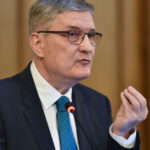 Daniel Dăianu ne atrage atenția: „Indiferent de cine va conduce, guvernul va fi vulnerabil”. Ce acțiuni imediate sunt necesare? 3 video avertisment de la daniel daianu orice guvern va veni la putere va fi unul fragil ce masuri urgente se impun 682199176fa2d