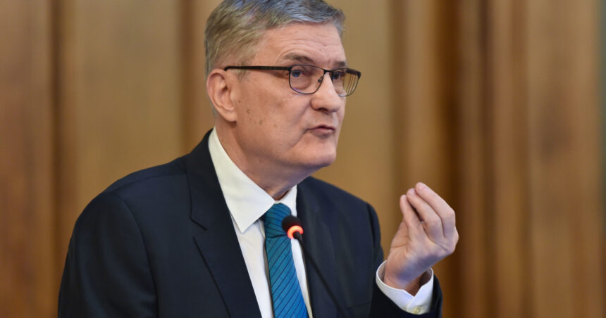 Daniel Dăianu ne atrage atenția: „Indiferent de cine va conduce, guvernul va fi vulnerabil”. Ce acțiuni imediate sunt necesare? 1 video avertisment de la daniel daianu orice guvern va veni la putere va fi unul fragil ce masuri urgente se impun 682199176fa2d