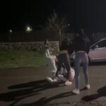 Conflict violent între tinere pe străzile din Ion Corvin: o fată a fost doborâtă și atacată fără milă. 3 video bataie cu pumni si picioare intre mai multe fete in plina strada la ion corvin o tanara a fost pusa la pamant si lovita din toate partile 682b760853a40