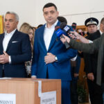 Călin Georgescu și George Simion, uniți la urne: Liderul AUR afirmă: „Am votat împotriva celor care ne subestimează pe toți” 2 video calin georgescu si george simion impreuna la vot liderul aur am votat impotriva celor care ne desconsidera pe toti 682978ebd7dac