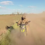 „Cavalerii pe două roți ai războiului contemporan: Ucraina își dezvăluie prima unitate de atac pe motociclete. Care este strategia lor?” 2 video cavaleria razboiului modern ucraina a anuntat formarea primei companii de atac pe motociclete cum va actiona 6833364cb6962