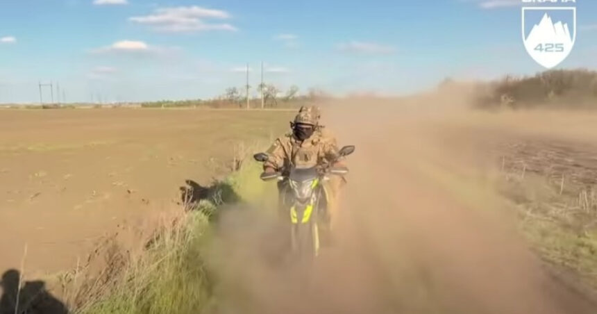 „Cavalerii pe două roți ai războiului contemporan: Ucraina își dezvăluie prima unitate de atac pe motociclete. Care este strategia lor?” 1 video cavaleria razboiului modern ucraina a anuntat formarea primei companii de atac pe motociclete cum va actiona 6833364cb6962