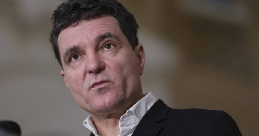Nicușor Dan: Opinii despre dezincriminarea consumului de droguri și direcțiile de acțiune pentru autorități 1 video ce spune nicusor dan despre dezincriminarea consumului de droguri si unde ar trebui sa actioneze autoritatile 6824edb2be4bd