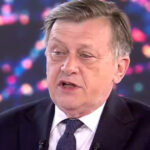 Crin Antonescu: Prezența la vot este esențială! Îndemn fiecare român să participe pentru a asigura legitimitatea alegerilor. 2 video crin antonescu cred ca prezenta va fi semnificativa ii indemn pe toti compatriotii sa voteze pentru ca alegerile sa aiba legitimitat 68144ee00c30d
