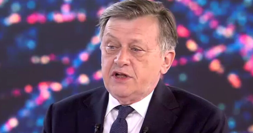 Crin Antonescu: Prezența la vot este esențială! Îndemn fiecare român să participe pentru a asigura legitimitatea alegerilor. 1 video crin antonescu cred ca prezenta va fi semnificativa ii indemn pe toti compatriotii sa voteze pentru ca alegerile sa aiba legitimitat 68144ee00c30d