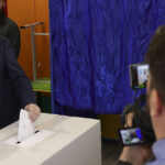 Crin Antonescu, după vot: „Am ales o Românie puternică, unită și demnă” 3 video crin antonescu la iesirea de la urne am votat pentru o romanie puternica unita si demna 68171c8bb9730