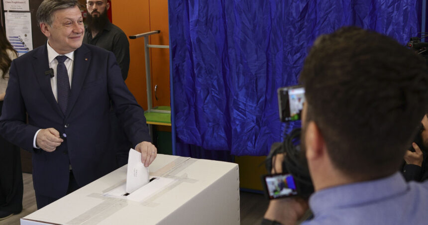 Crin Antonescu, după vot: „Am ales o Românie puternică, unită și demnă” 1 video crin antonescu la iesirea de la urne am votat pentru o romanie puternica unita si demna 68171c8bb9730