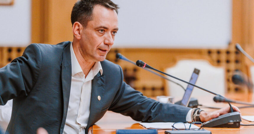 Csoma Botond, vocea UDMR: Un guvern minoritar nu va reuși să abordeze eficient provocările economice actuale 1 video csoma botond purtator de cuvant udmr un guvern minoritar nu va fi capabil sa gestioneze eficient situatia macroeconomica dificila 682b19e769601