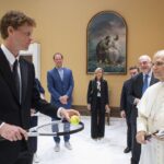 Jannik Sinner, cuvinte nespuse: întâlnirea memorabilă cu Papa Leon al XIV-lea 2 video de data asta s a abtinut ce a facut jannik sinner la intalnirea cu papa leon al xiv lea 6824a9e17b16b