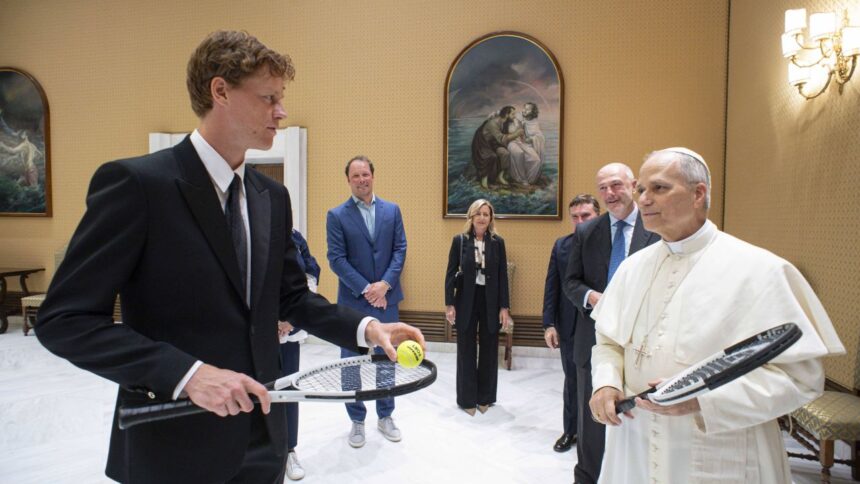 Jannik Sinner, cuvinte nespuse: întâlnirea memorabilă cu Papa Leon al XIV-lea 1 video de data asta s a abtinut ce a facut jannik sinner la intalnirea cu papa leon al xiv lea 6824a9e17b16b