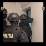 DIICOT lovește din nou: 17 kg de droguri confiscate, transportate prin curier pentru rețeaua de pe litoral! Suspecți surprinși în acțiune! 2 video diicot da lovitura captura de 17 kg de narcotice aduse prin curier in tara pentru dealerii de pe litoral suspecti prinsi in flagrant 68134b53b4e65