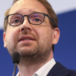 Dominic Fritz ia frâiele USR după plecarea Elenei Lasconi: „România traversează cea mai riscantă perioadă de la Revoluție” 2 video dominic fritz preia conducerea usr dupa demisia elenei lasconi romania se afla in cel mai periculos moment de la revolutie 6818a62ebfe19
