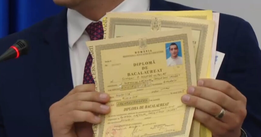 După Nicușor Dan, George Simion își arată cu mândrie diploma de bacalaureat, însoțită de certificatul de căsătorie! 1 video dupa nicusor dan si george simion si a prezentat diploma de bacalaureat si a adus cu el si certificatul de casatorie 68232e7ec46f6