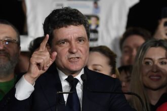 video exclusiv nicusor dan in tribune pentru cristina neagu presedintele ales si a anuntat prezenta la meciul de retragere al reginei 682e2043660f3