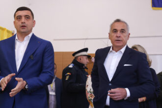 video explicatiile politiei dupa ce george simion si calin georgescu au fost dati afara din sectia de votare 68299e5888a38