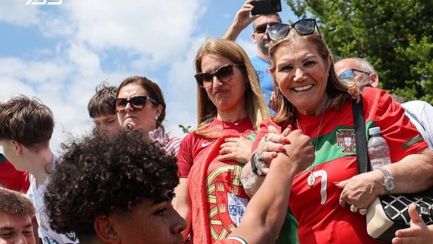Cristiano Ronaldo își sărbătorește fiul: Primul pas în echipa națională a Portugaliei! Mesajul plin de emoție al starului! 1 video fiul lui cristiano ronaldo si a facut debutul pentru nationala portugaliei mesajul transmis de cr7 68235bc4aa853