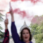 Fum roz la Vatican: Activiste revendică locul femeilor în Conclav 3 video fum roz la vatican activiste cer includerea femeilor in conclav 681b8df440f11